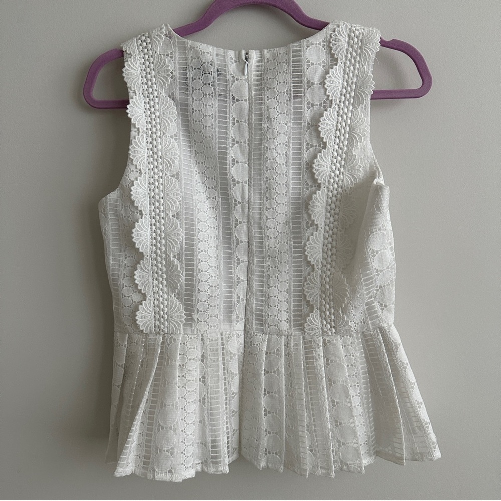 J.O.A. Lace Pleated Peplum Sleeveless Top Like New - Picture 4 of 4